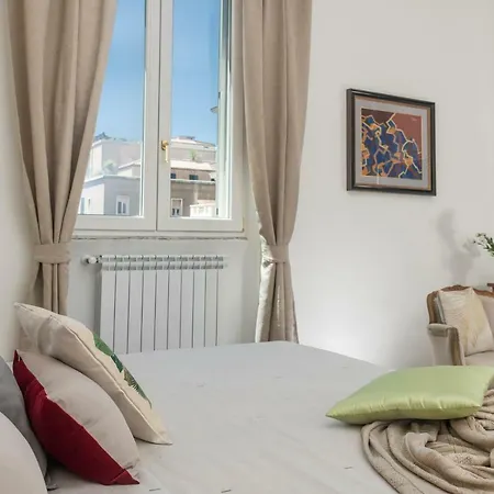New! Spanish Step Design Apartman *