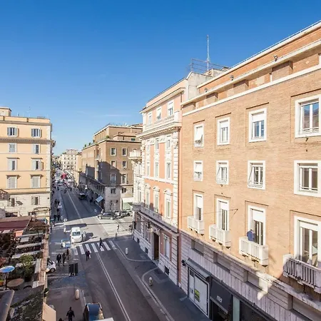 New! Spanish Step Design Apartman