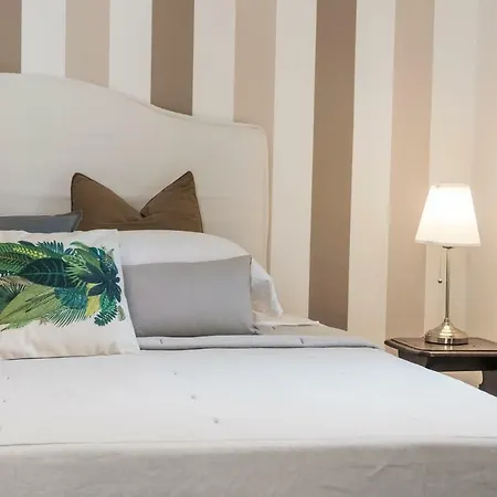 New! Spanish Step Design Apartman